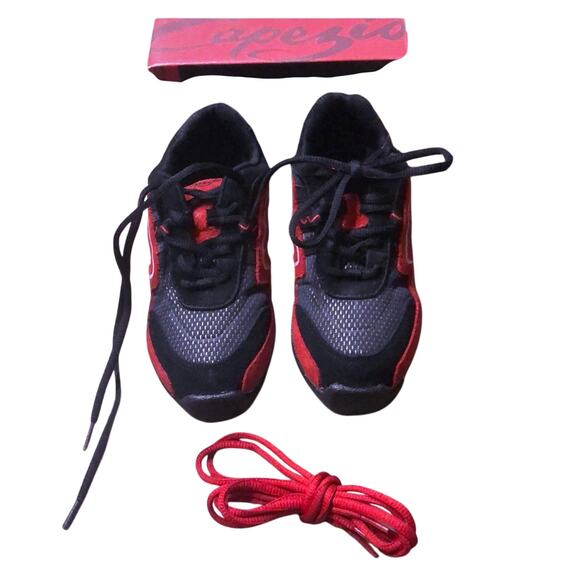 Capezio Groove X Dance Sneaker Childs Size 1.5M Black & Red Split Sole Hip Hop - Picture 1 of 7